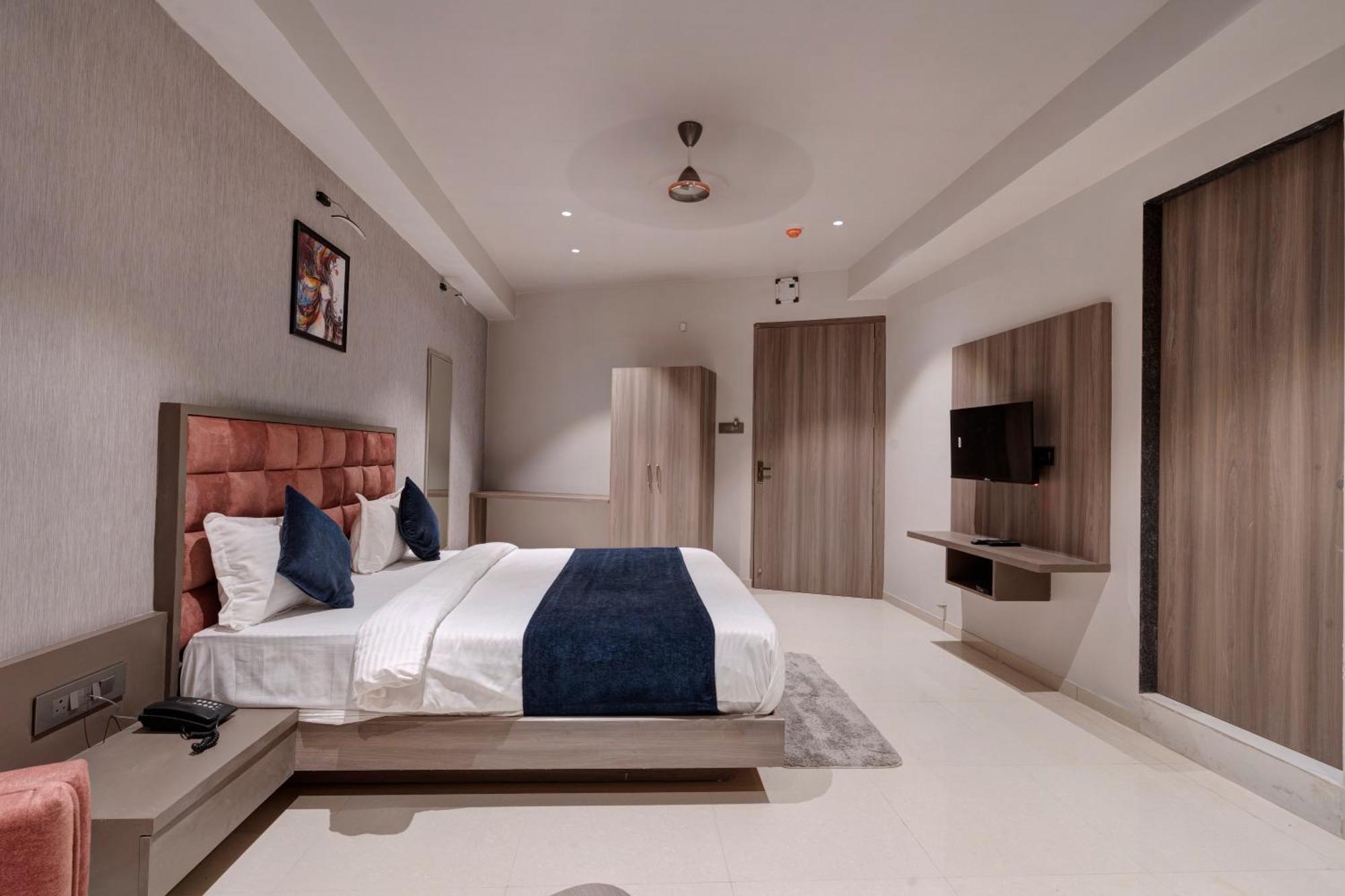 Hotel Sparsh Divine Ahmedabad Eksteriør billede