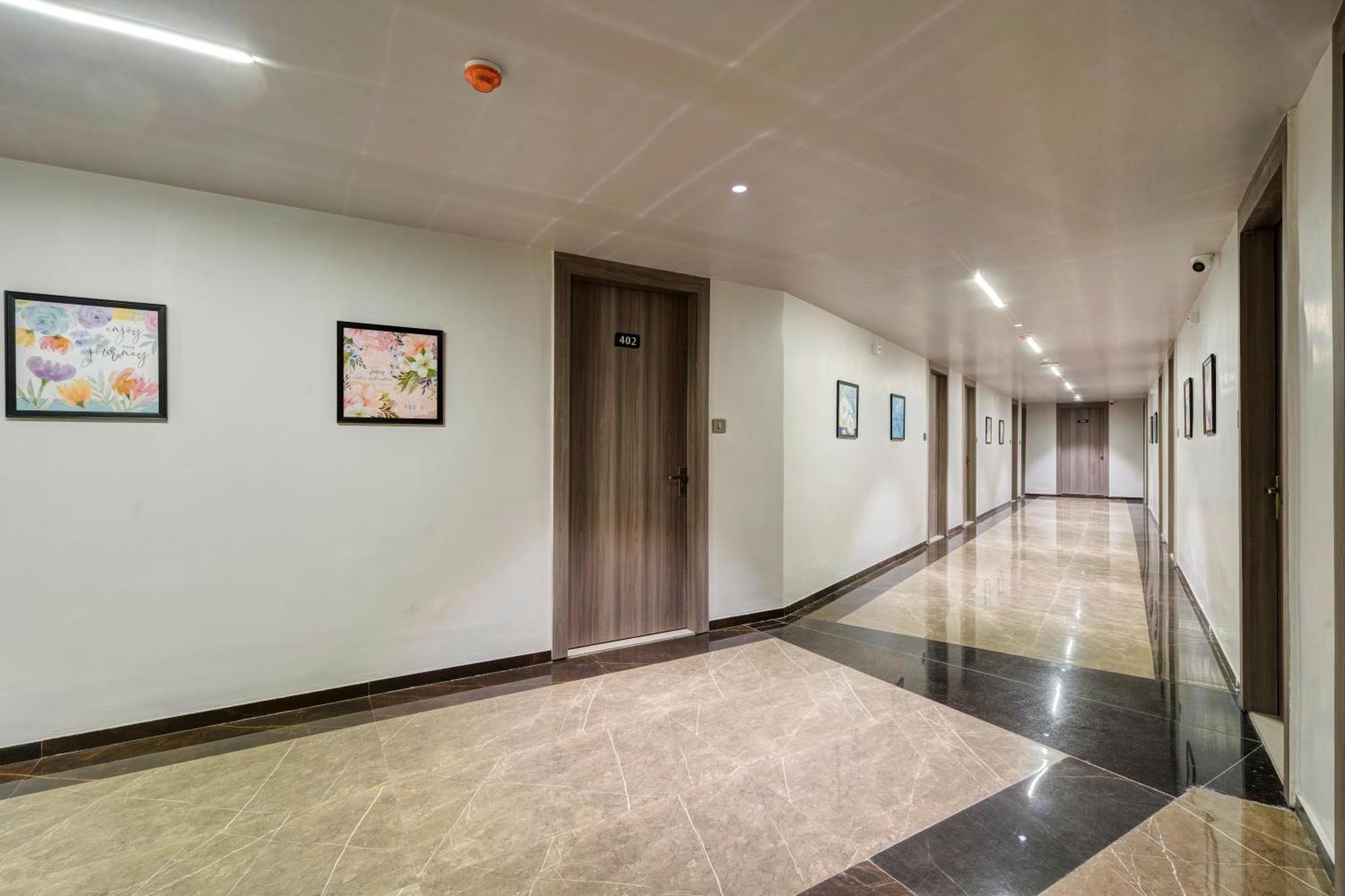 Hotel Sparsh Divine Ahmedabad Eksteriør billede