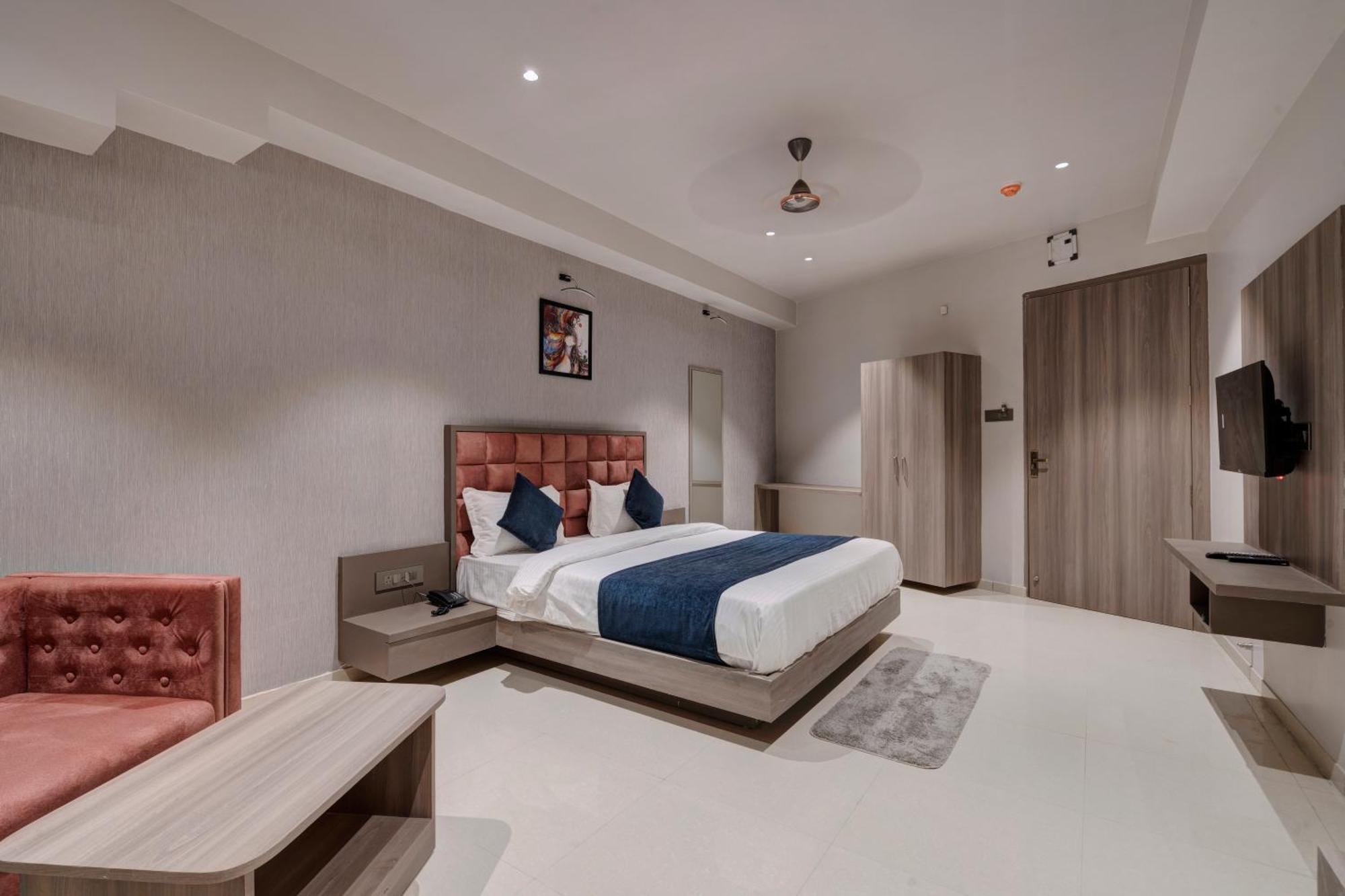 Hotel Sparsh Divine Ahmedabad Eksteriør billede