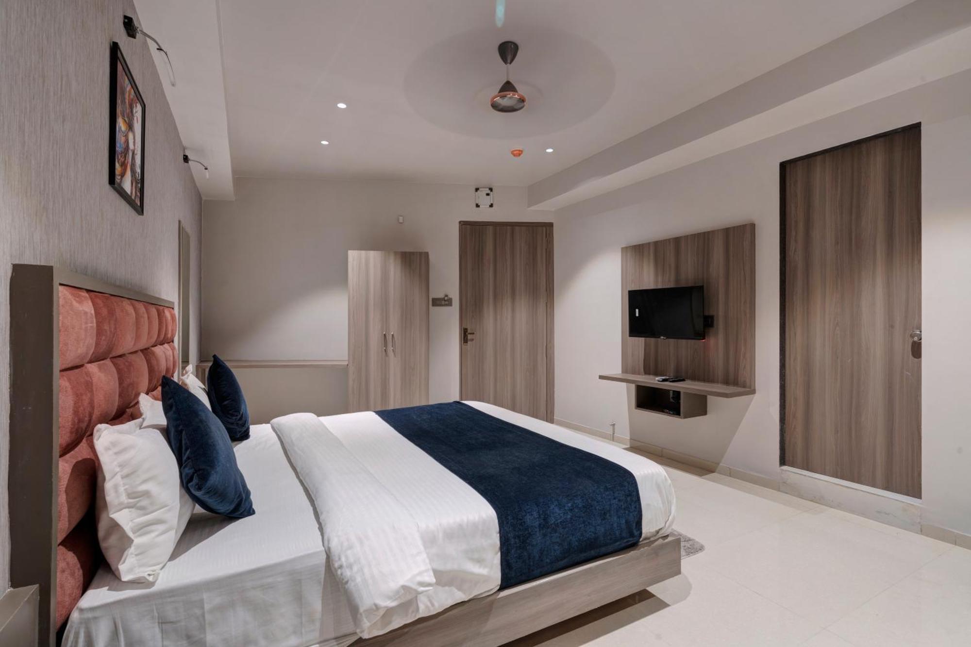 Hotel Sparsh Divine Ahmedabad Eksteriør billede