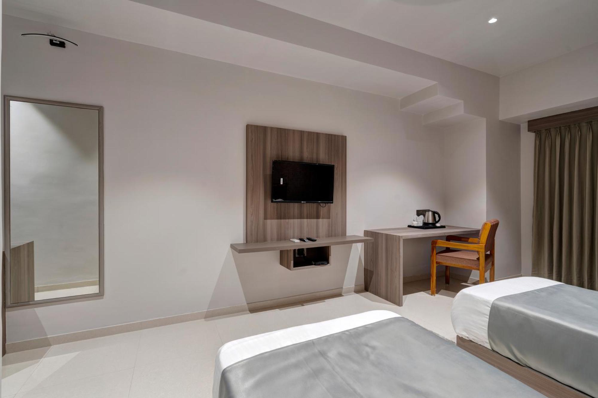 Hotel Sparsh Divine Ahmedabad Eksteriør billede