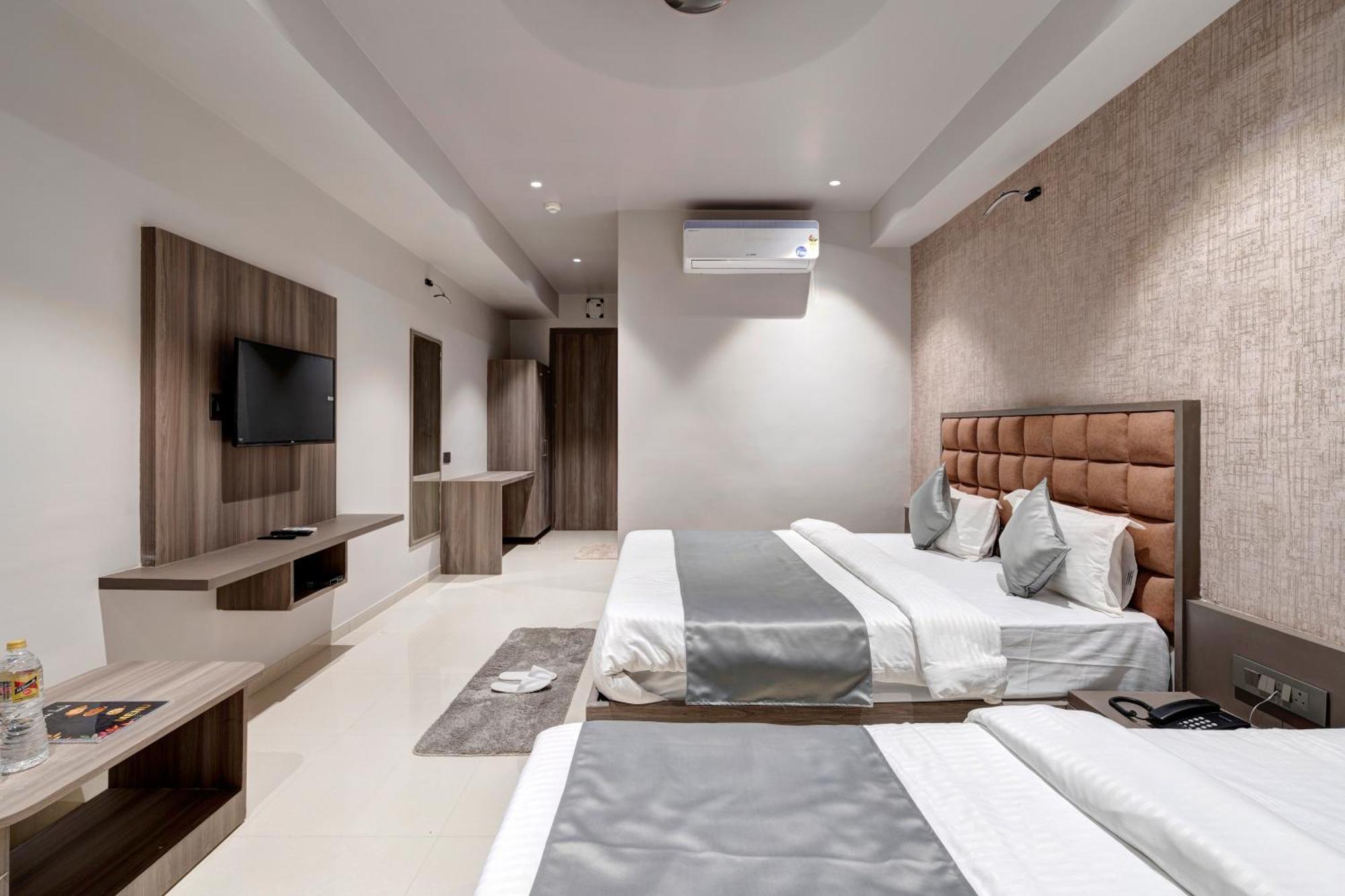 Hotel Sparsh Divine Ahmedabad Eksteriør billede