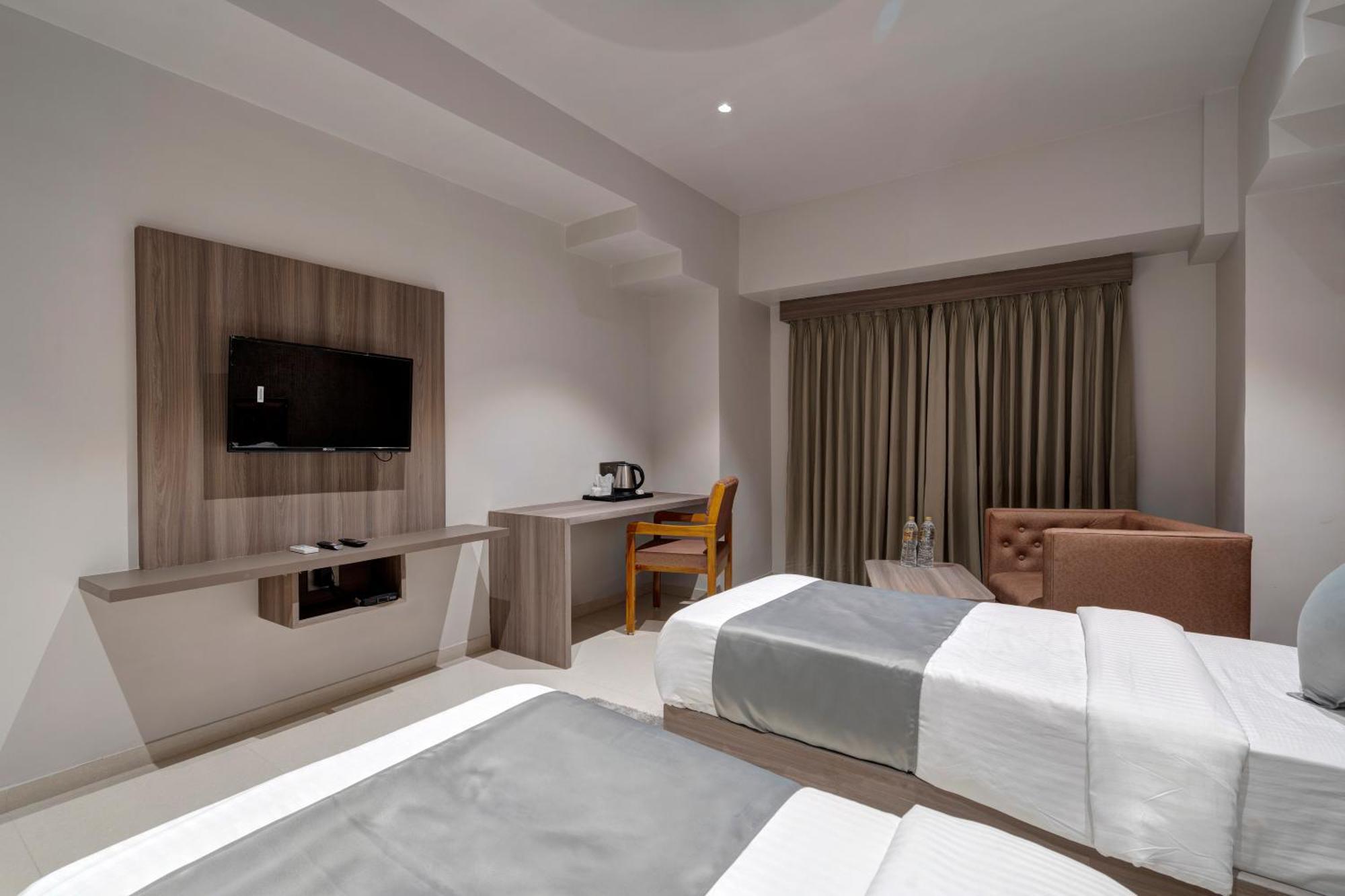 Hotel Sparsh Divine Ahmedabad Eksteriør billede