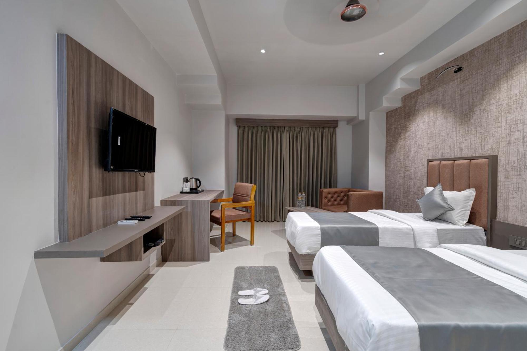 Hotel Sparsh Divine Ahmedabad Eksteriør billede