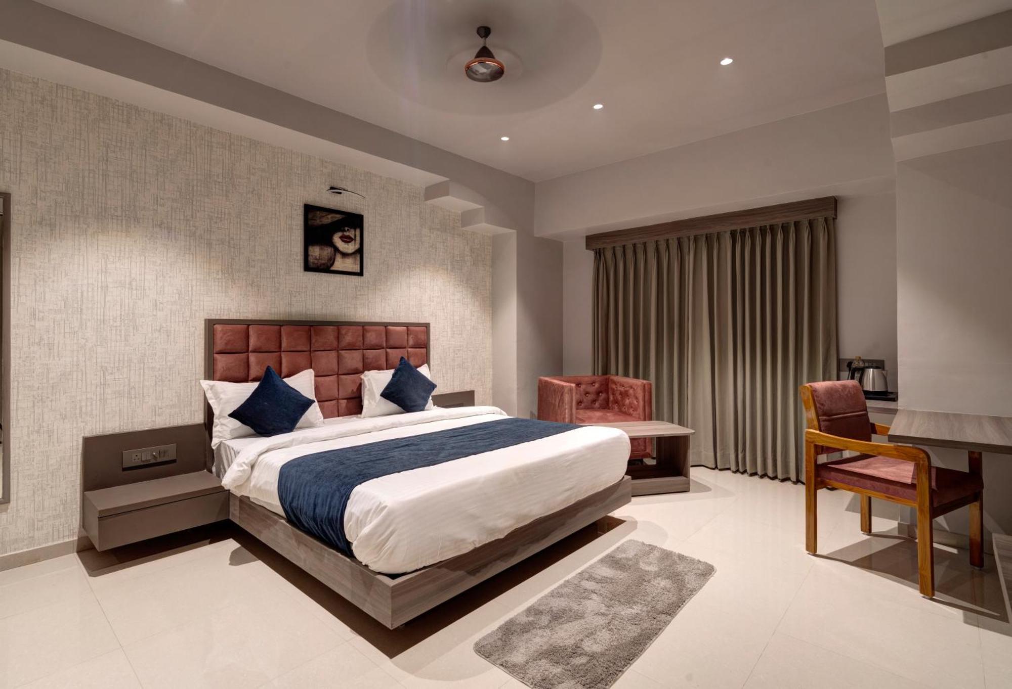 Hotel Sparsh Divine Ahmedabad Eksteriør billede