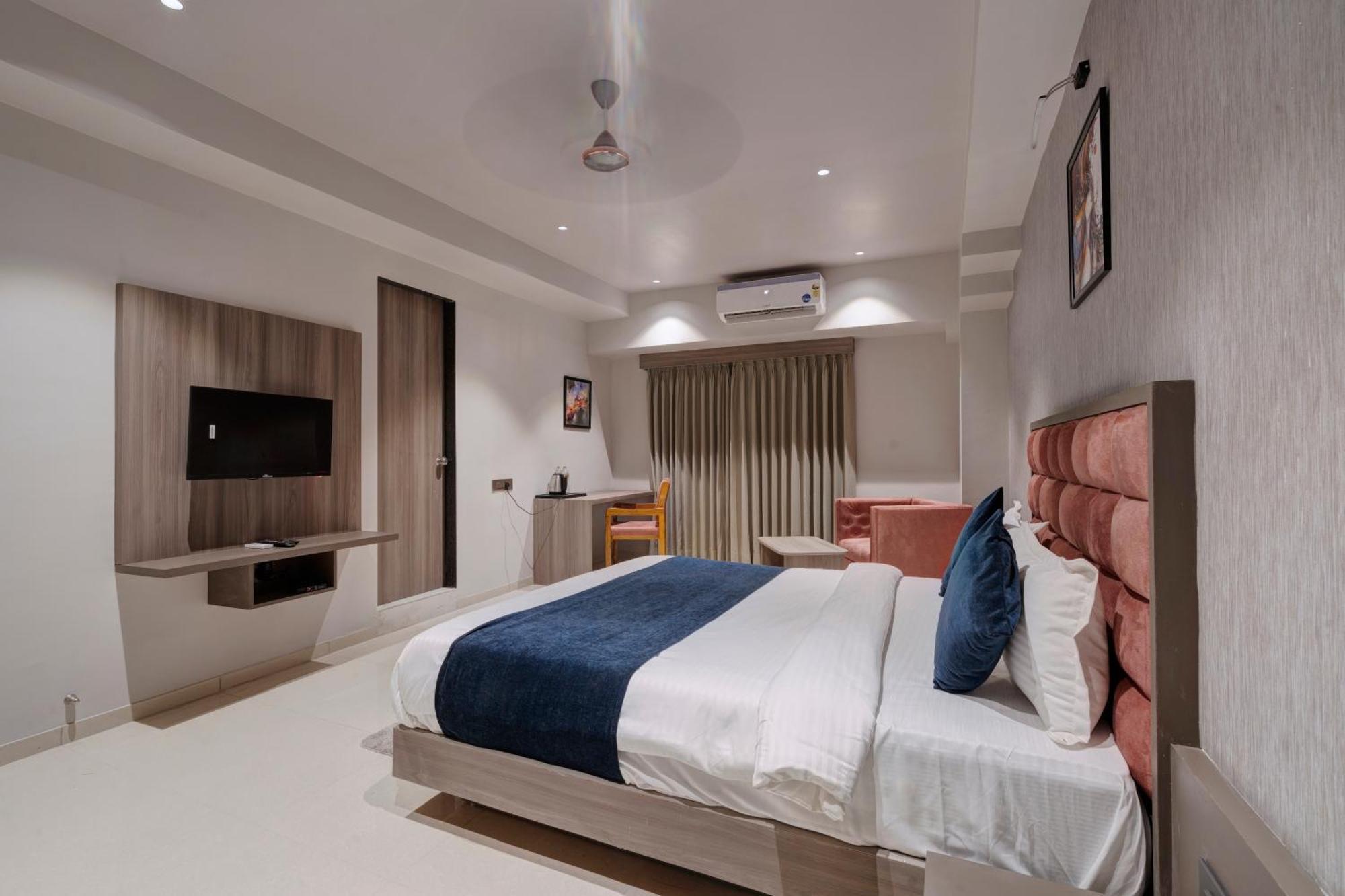 Hotel Sparsh Divine Ahmedabad Eksteriør billede
