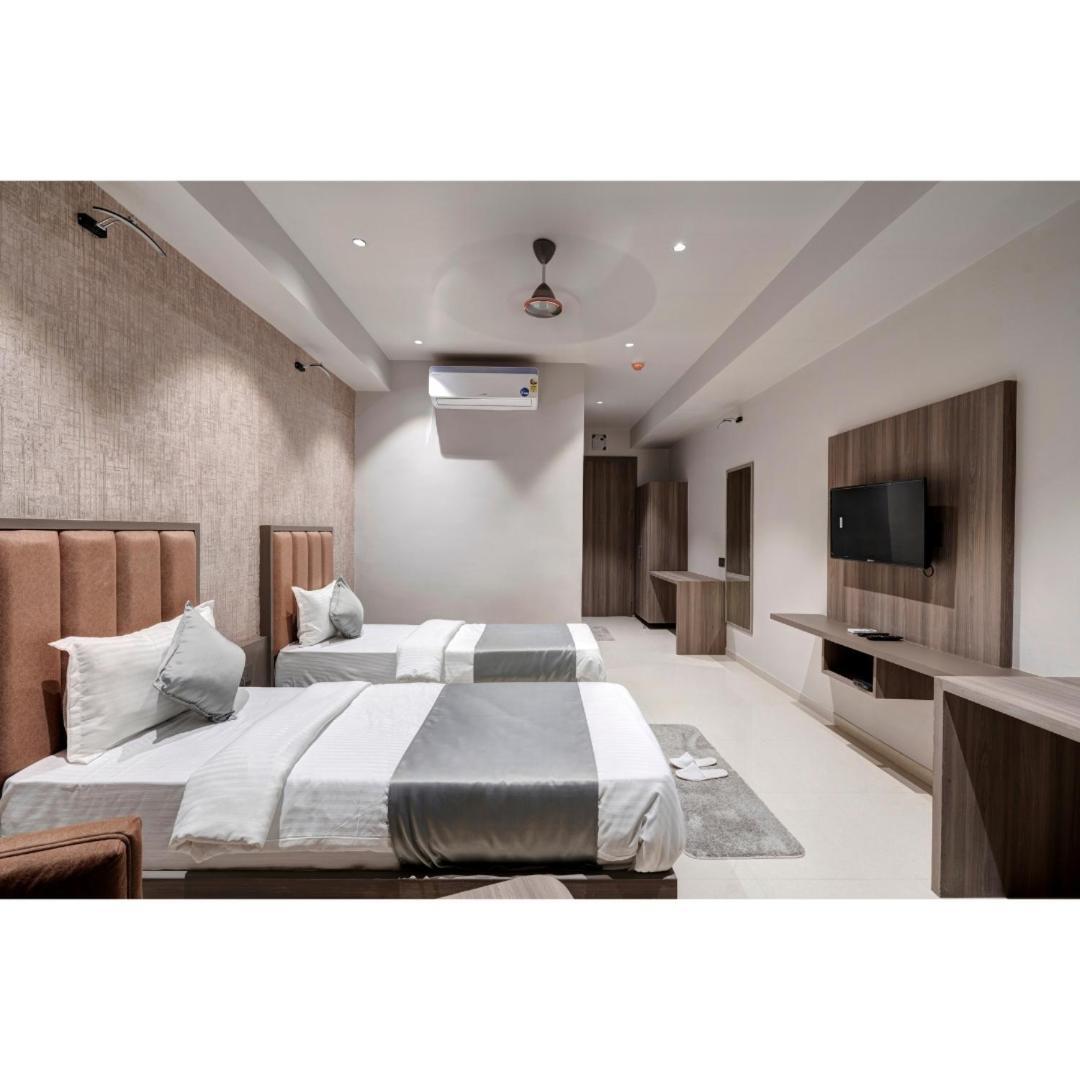 Hotel Sparsh Divine Ahmedabad Eksteriør billede